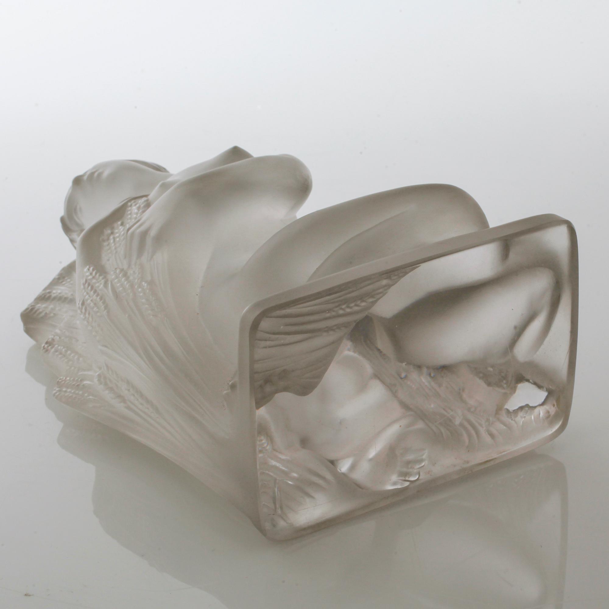 A glass sculpture from Lalique in France from the second half of the 20th century.