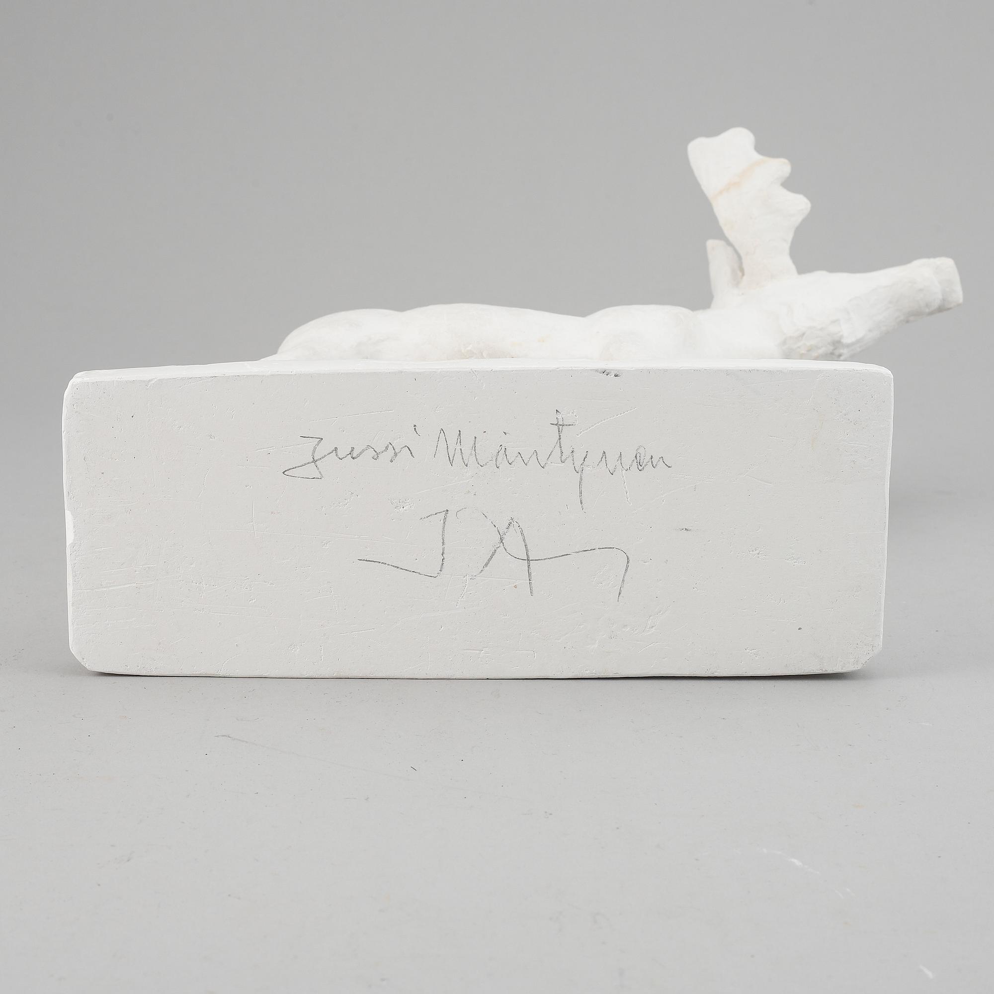 Jussi Mäntynen, skulptur, gips, signerad Jussi Mäntynen och daterad 1951.