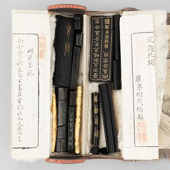 A scroll painting with ink cakes, late Qing dynasty/early 20th century.