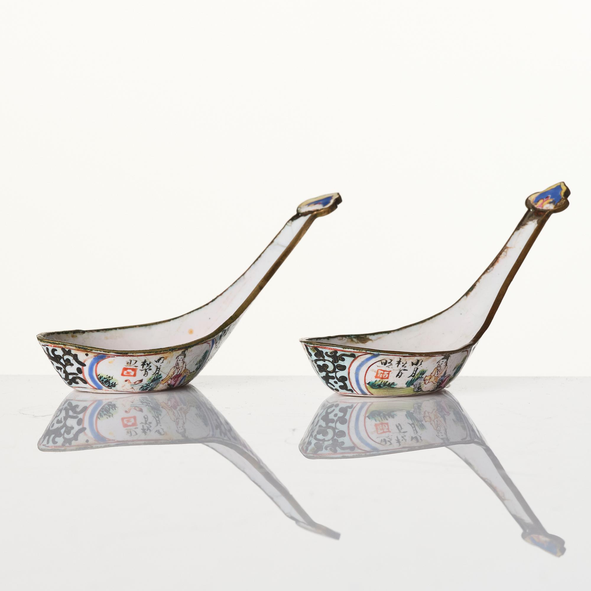 Two Chinese famille rose porcelain dishes and a censer, a pair of enamel spoons, Qing dynasty.