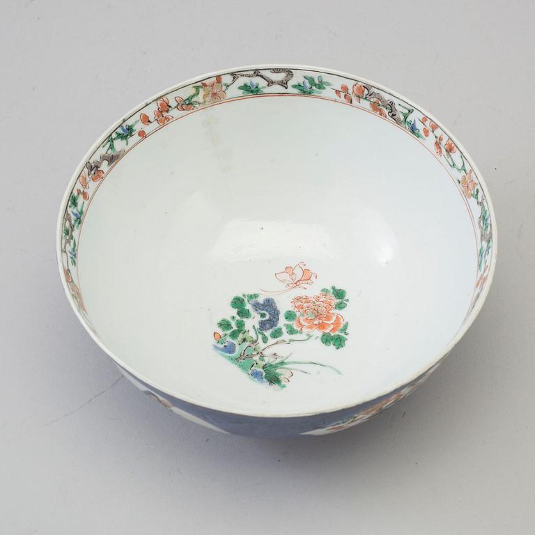 SKÅL, porslin. Kina, Qingdynastin, Kangxi (1664-1722).