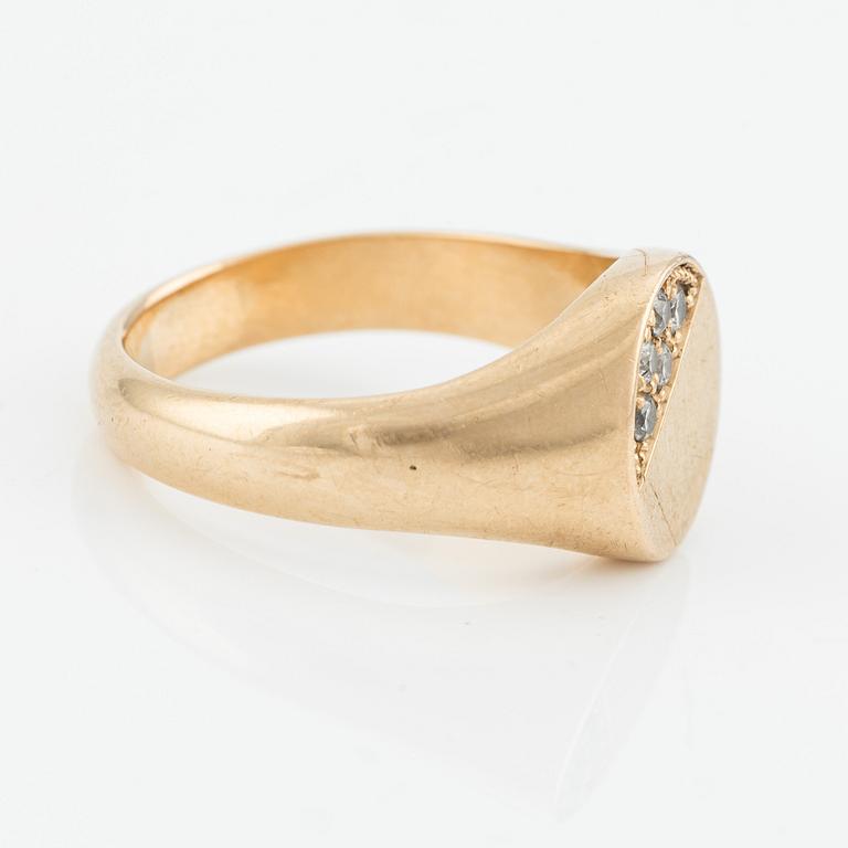 Ring, signet ring, 18K gold with brilliant-cut diamonds.