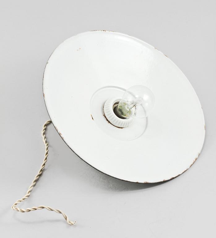 INDUSTRILAMPA, emalj samt porslin, 1900-talets mitt.