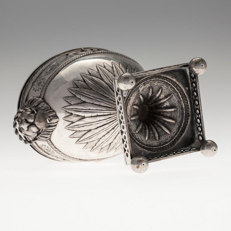 SOKERIKKO, hopeaa Stralsund 1700 l. loppu. Leimattu GJD. Korkeus 26,5 cm. Paino 833 g.