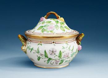 TERRIN med LOCK, porslin. Kungl Dansk, "Flora Danica", 1900-tal.