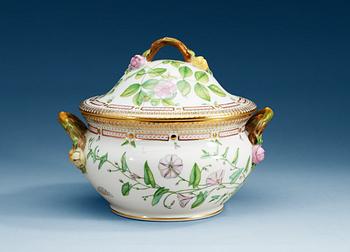 1378. A Royal Copenhagen 'Flora Danica' tureen with stand, Denmark, 20th Century.