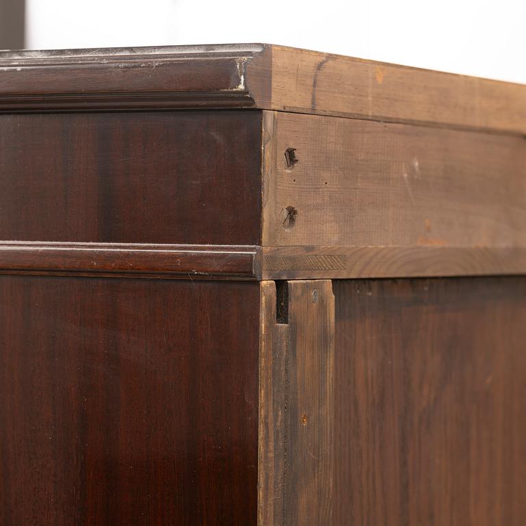 Cabinet, first half of the 20th century.
