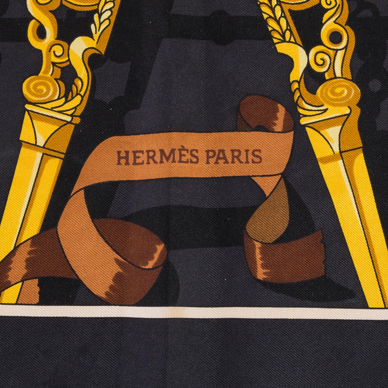 HERMES scarf och pochette.