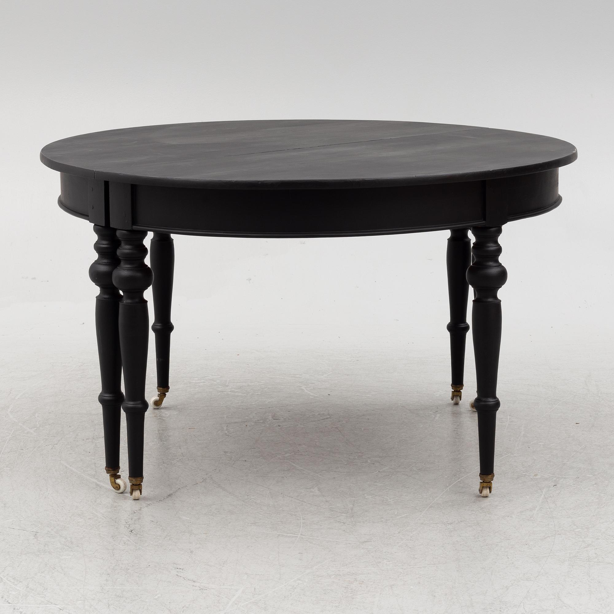 A dining table, late 19th Century.