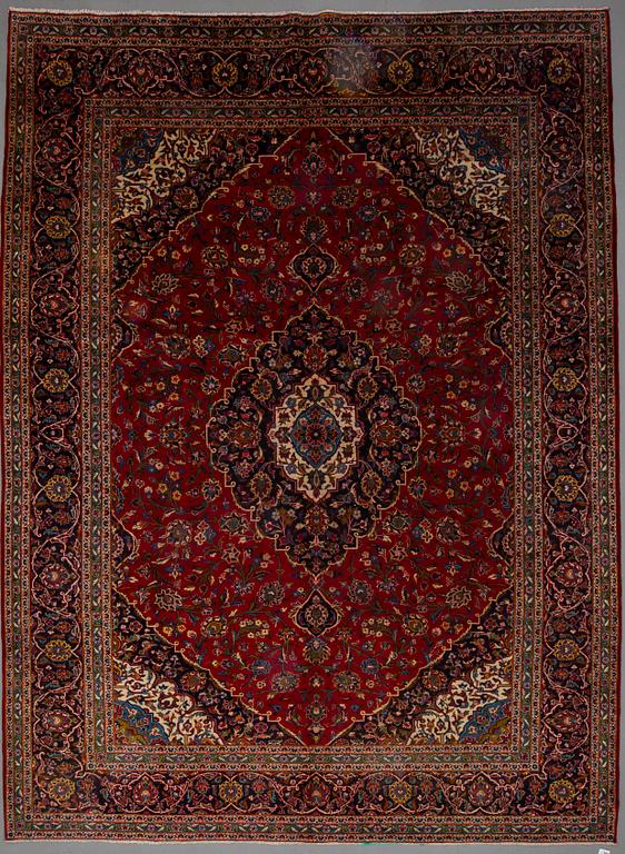 A CARPET, Kashan 402 x 295 cm.