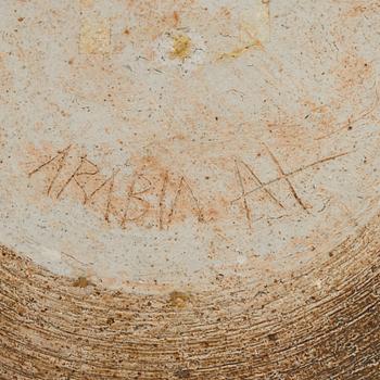 Annikki Hovisaari, skålfat, chamotterat stengods, signerad AH Arabia.