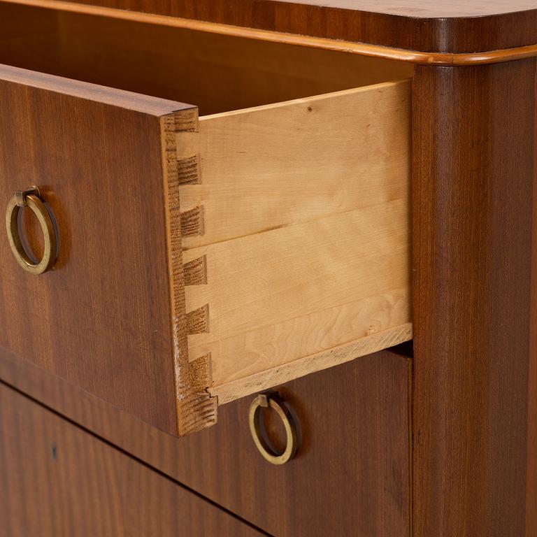A swedish Modern mahogany-veneered chest of drawers, 1940's/50's.