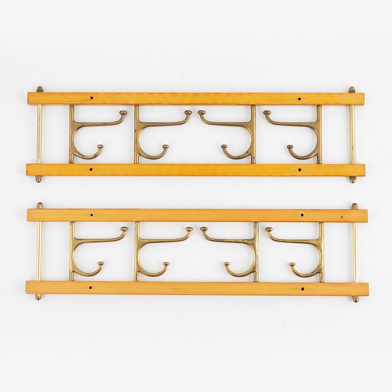 Klädhängare, ett par, "Dekorativ", Skoglunds metallgjuteri, Anderstorp, 1900-talets mitt.