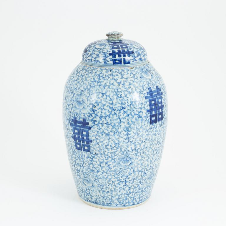 Urna med lock, porslin Kina, sen Qingdynasti 18/1900-tal.