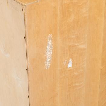 Aino Aalto, kaappi, malli 808 ja vitriini, malli 214 O.Y. Huonekalu- ja Rakennustyötehdas A.B. 1950-luvun alku.