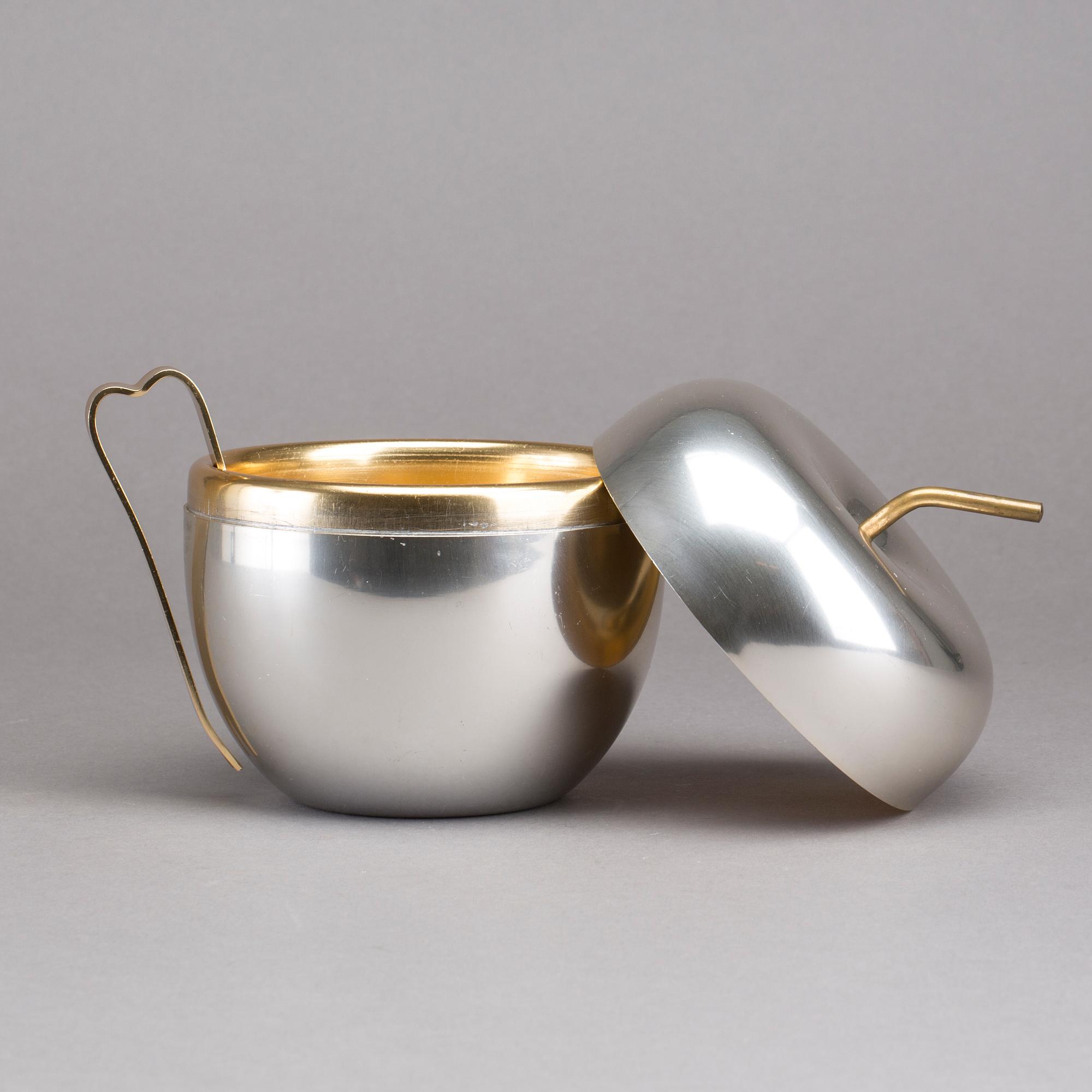 A ICE BUCKET MADE IN ITALY. SECOND HALF OF 20TH CENTURY.