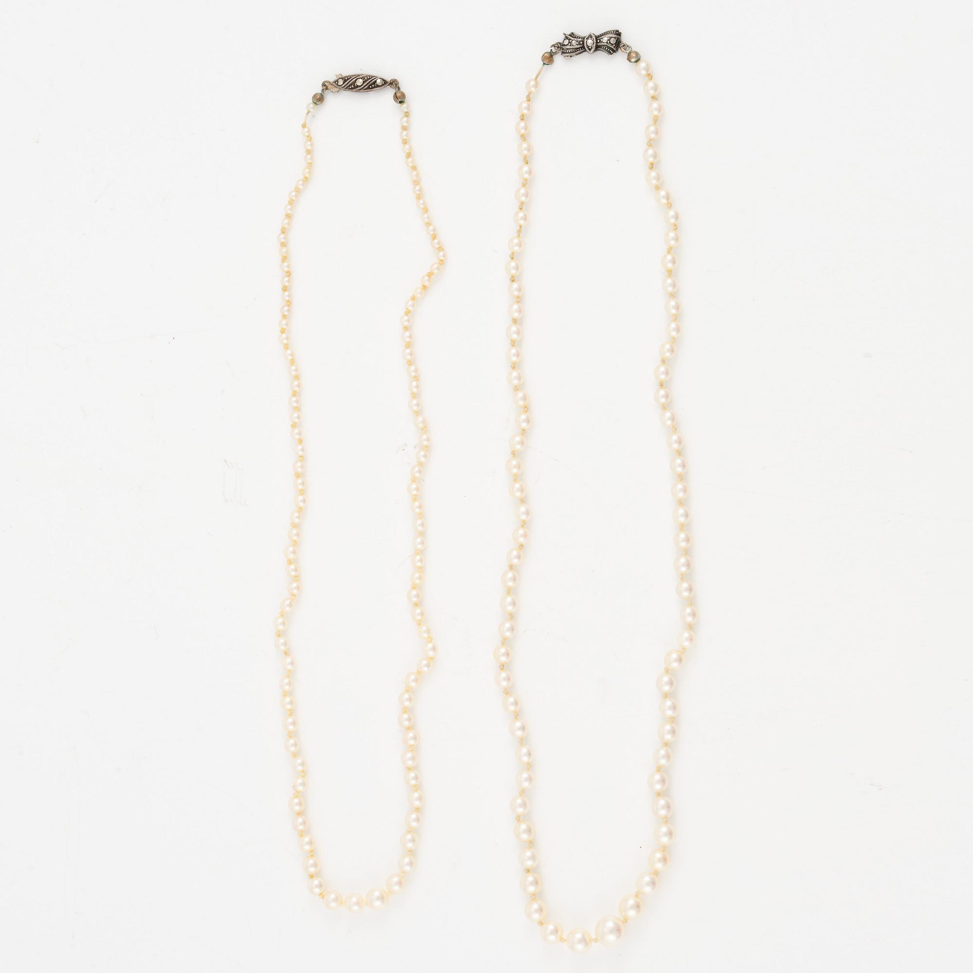 Pearl necklace, two pieces with graduated pearls, clasp silver.