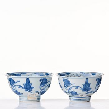 Skålar, ett par, porslin. Ming dynastin, Wanli, 1600-tal med Chenghua märke.