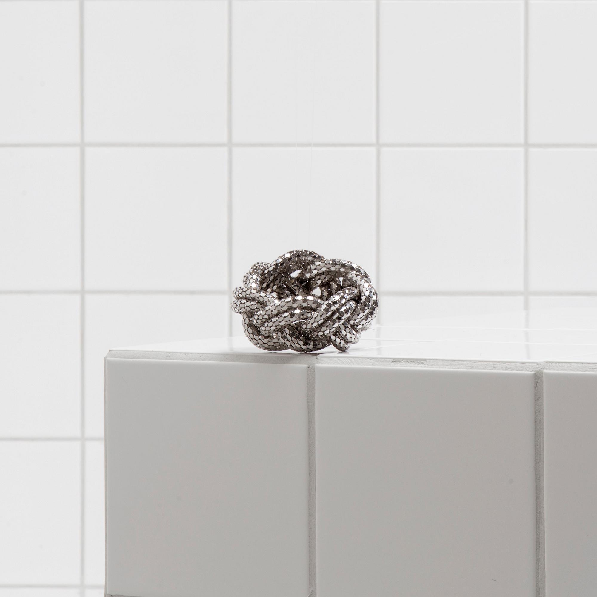 ARMBAND, Lara Bohinc.