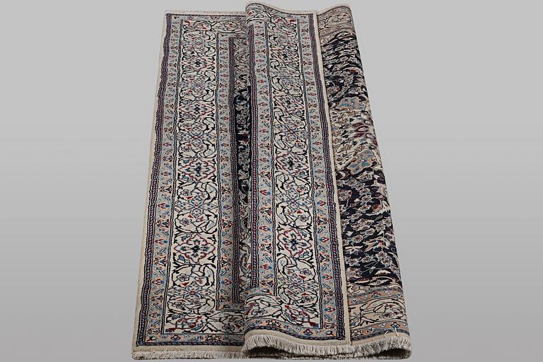 A carpet, Nain, part silk, 9 Laa, ca 295 x 197 cm.