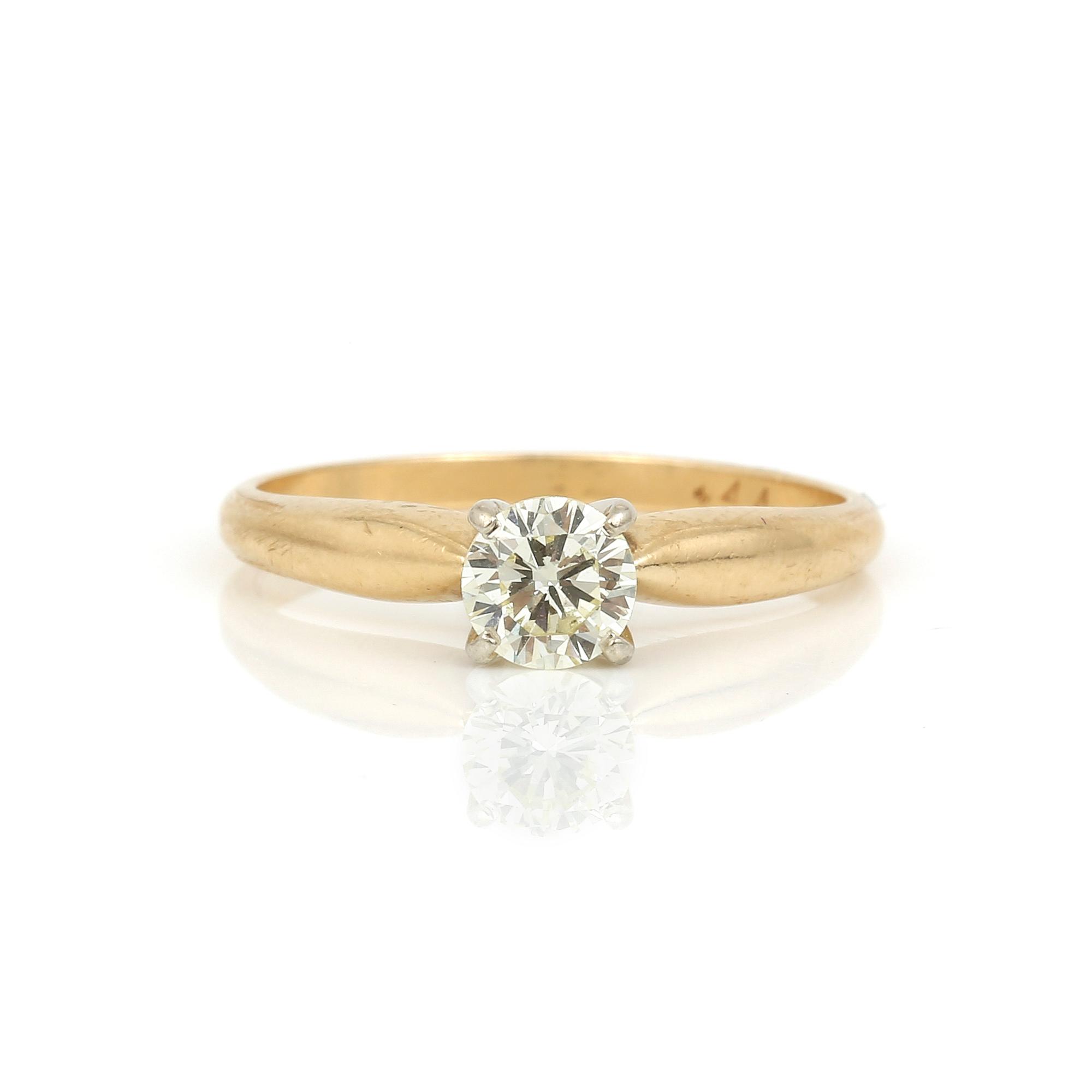 RING, 14K guld med briljantslipad diamant, ca 0,44 ct, Moscow, Sovjetunionen, troligen 1954-1958. Total vikt ca 2,38 g.