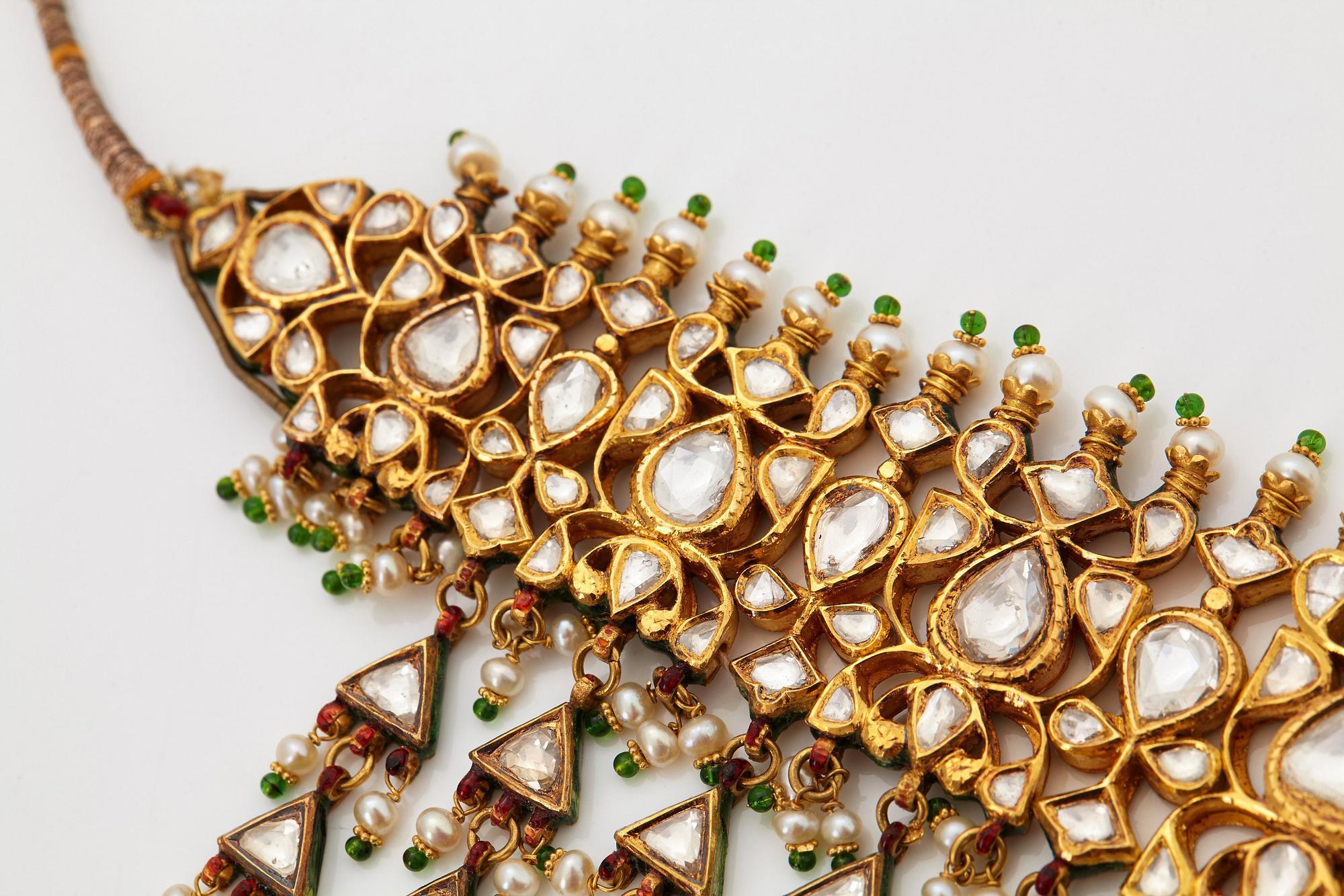 An Indian demi parure comprising a necklace and a pair of earrings.