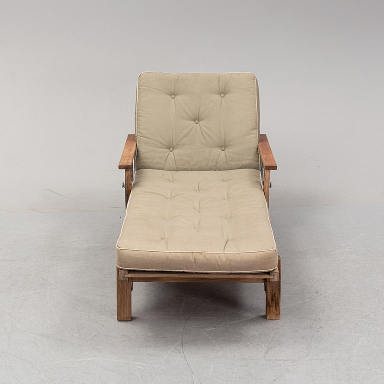 A second half of the 20th Century stained pine sunbed by Elsa Stackelberg, Fri Form.