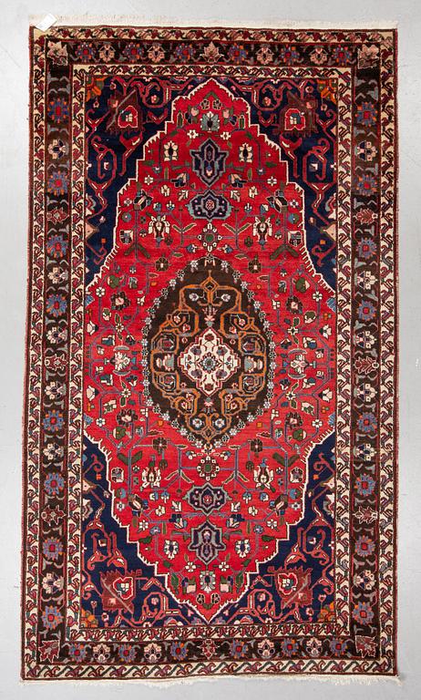 Matto, semi-antique/Old Bakthiari, ca 305 x 175 cm.