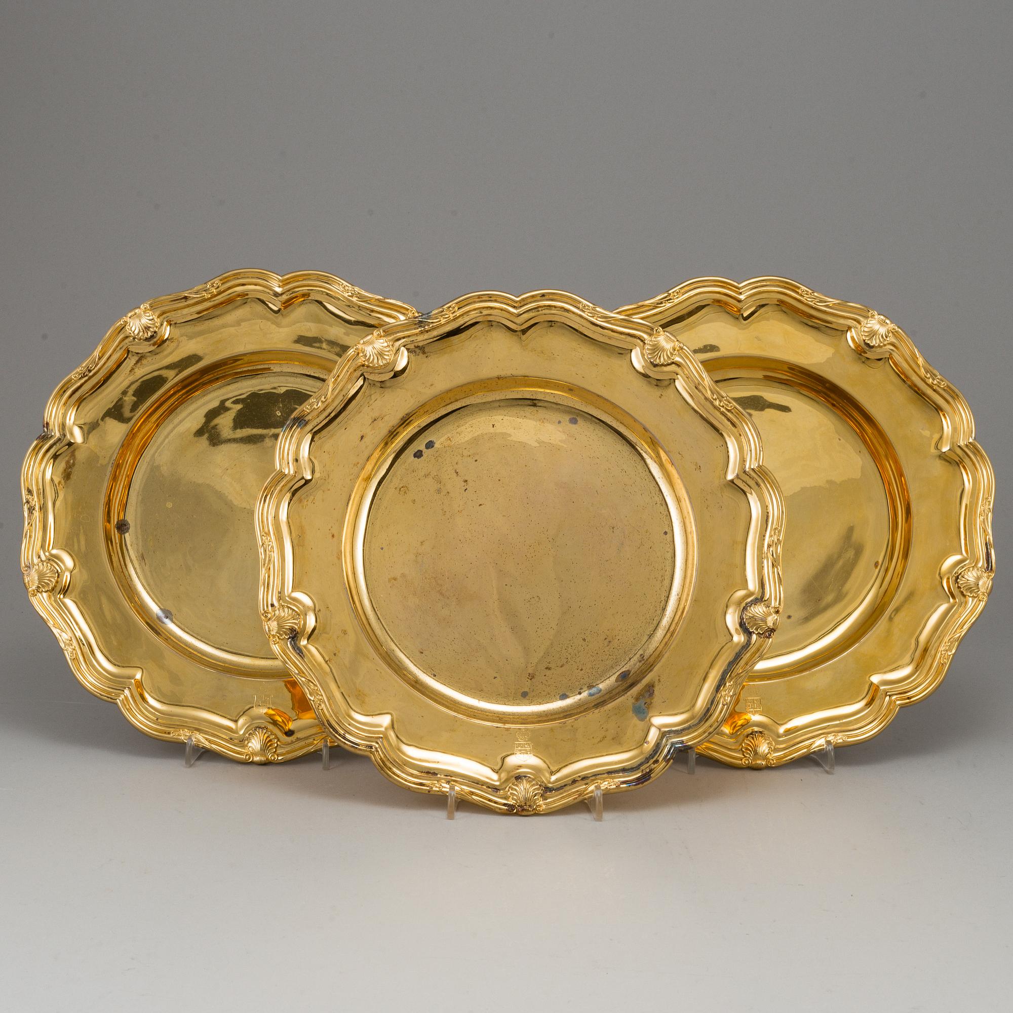A German set of twelve 19th century silver-gilt plates, mark of Hossauer, Berlin. Rokoko-style.