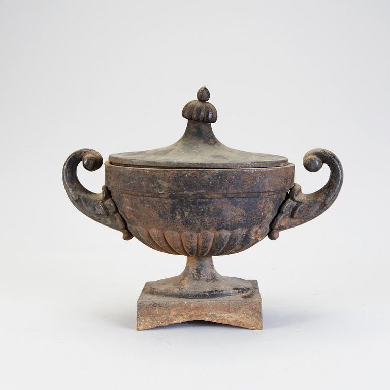 A 20th century cast iron urn.