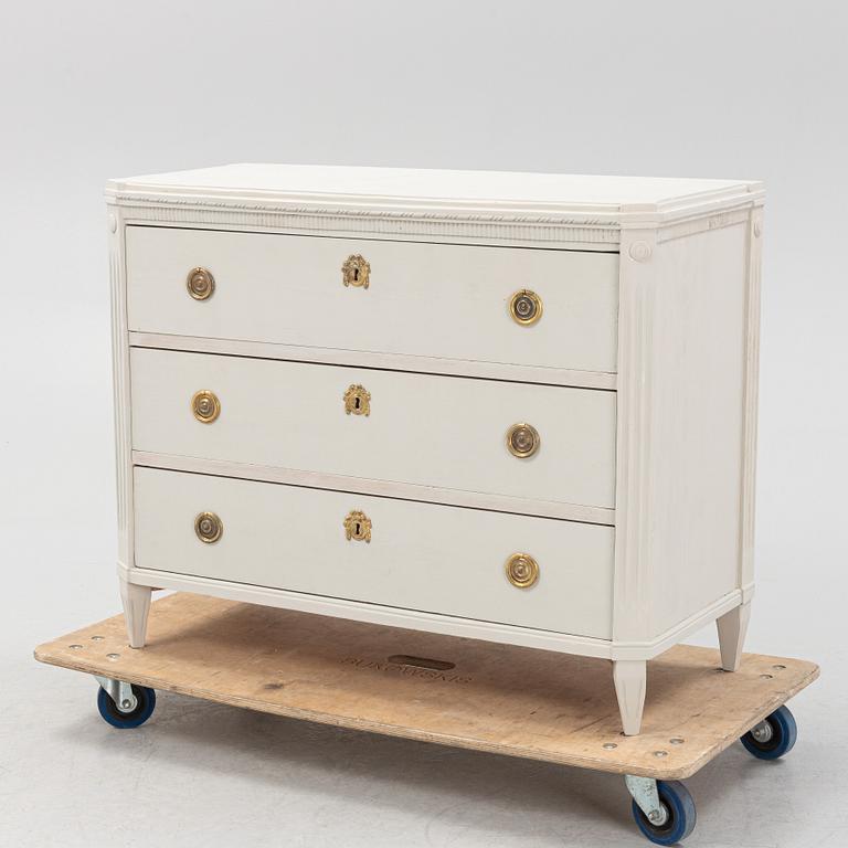 Byrå, gustaviansk stil, 1900-talets första hälft.