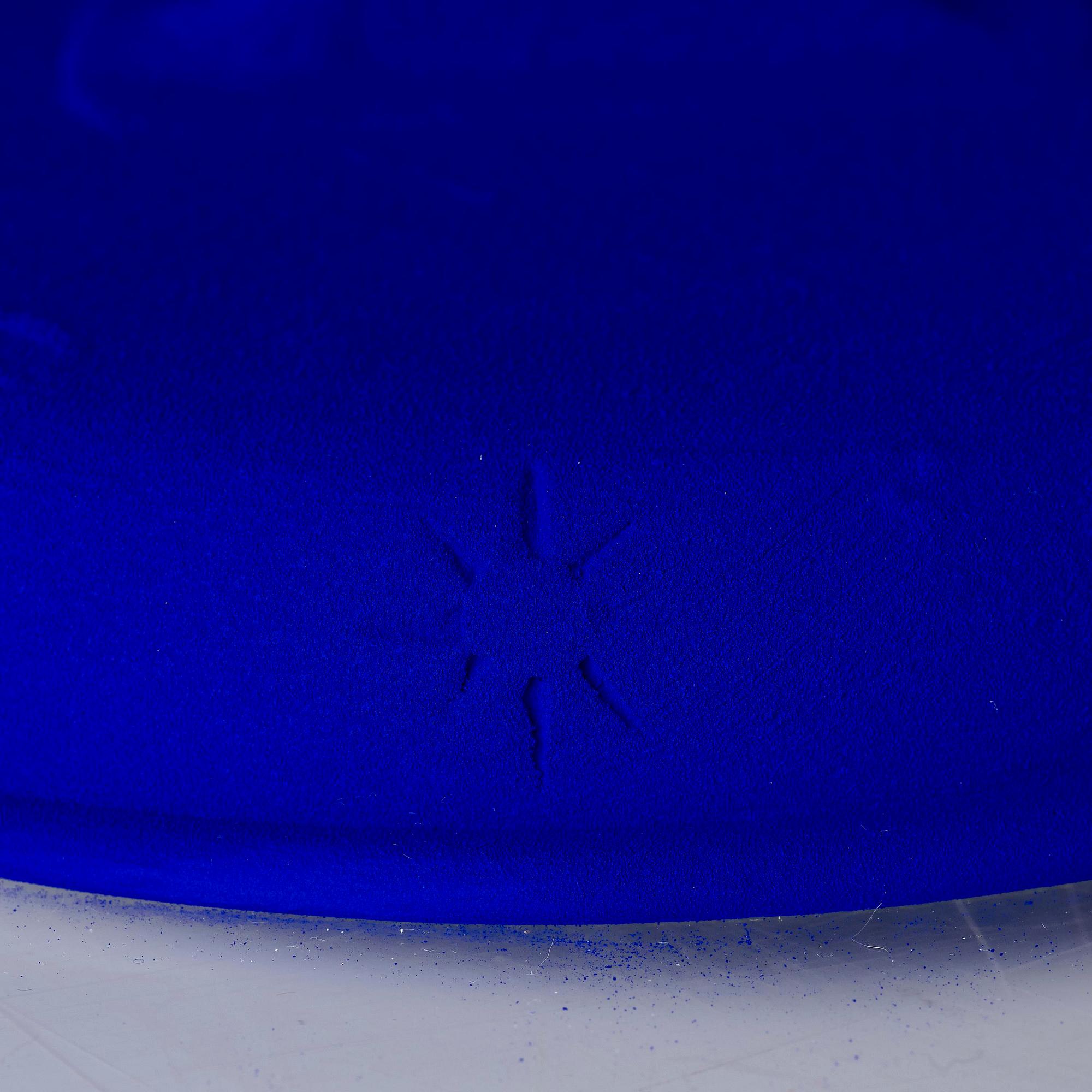 Yves Klein, "La Terre Bleue".