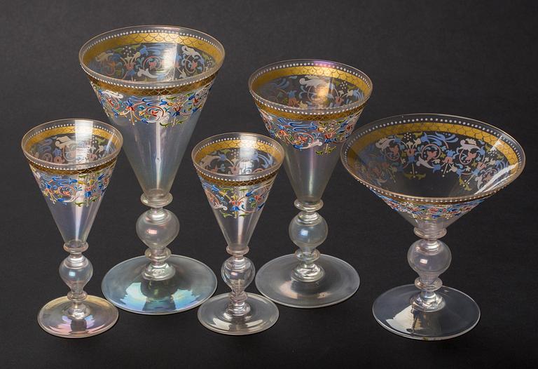 GLASSERVIS, 97 delar, Renässans-stil. Venedig, 1900-talets första hälft. Troligen Salviati & Co,