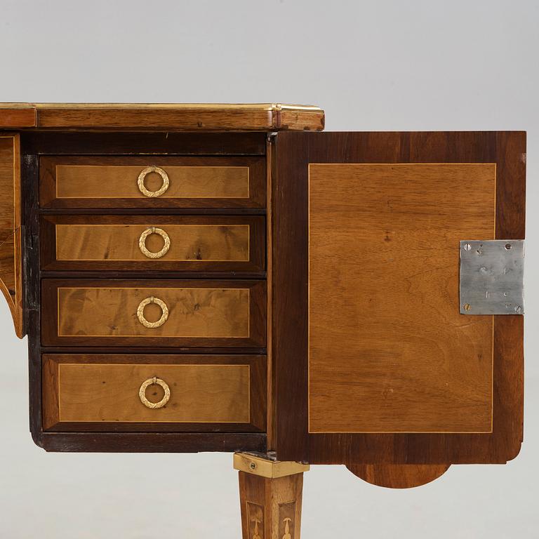 SKRIVBORD, av Georg Haupt (mästare i Stockholm 1770-1784), ej signerat. Gustavianskt.