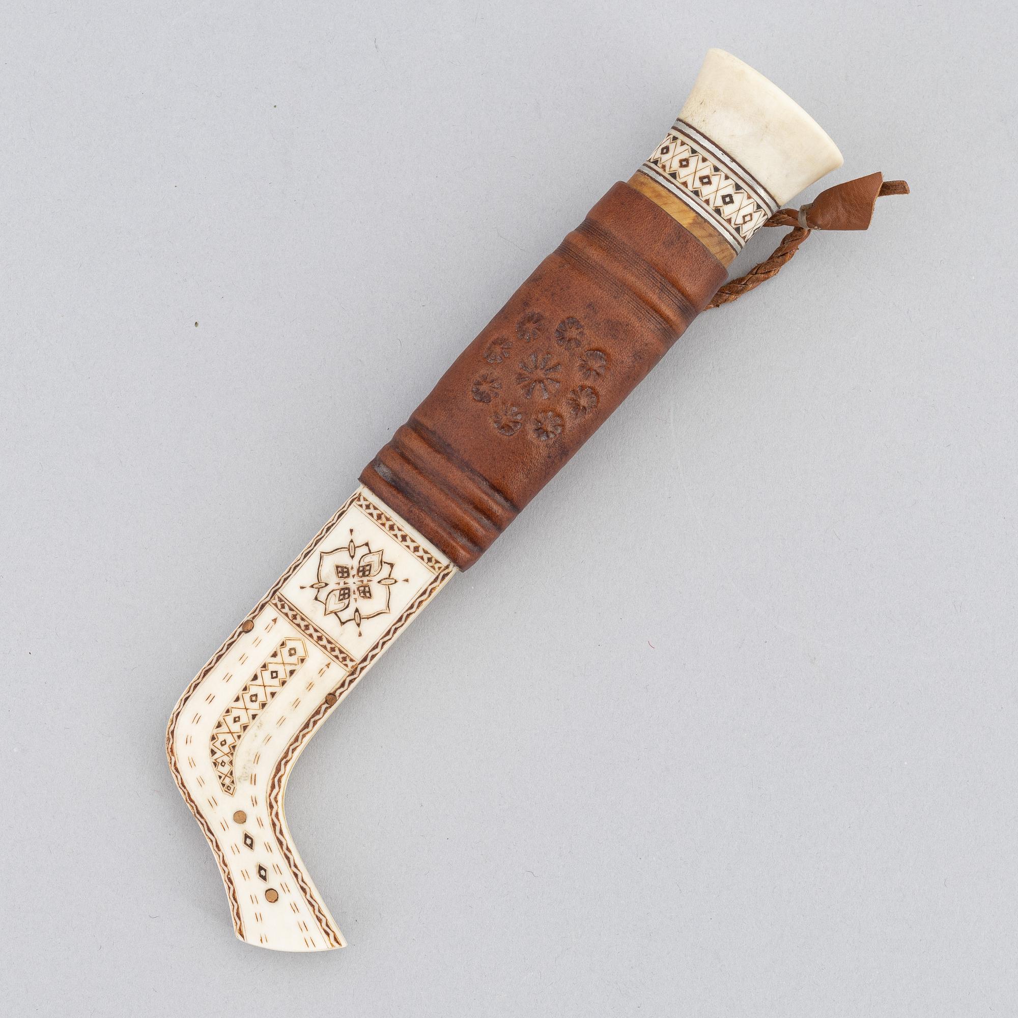 A Sami reindeer horn knife, signed SG/GS and dated 90.