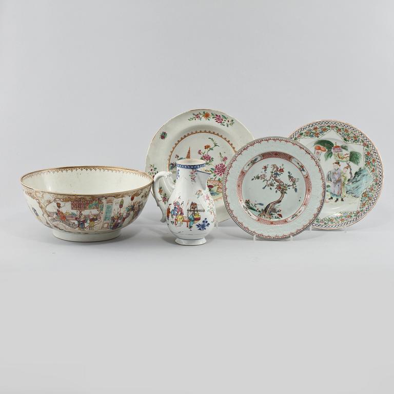 BÅLSKÅL, KANNA samt TALLRIKAR, 3 st, porslin, Kina, 1700-tal respektive 1800-tal.