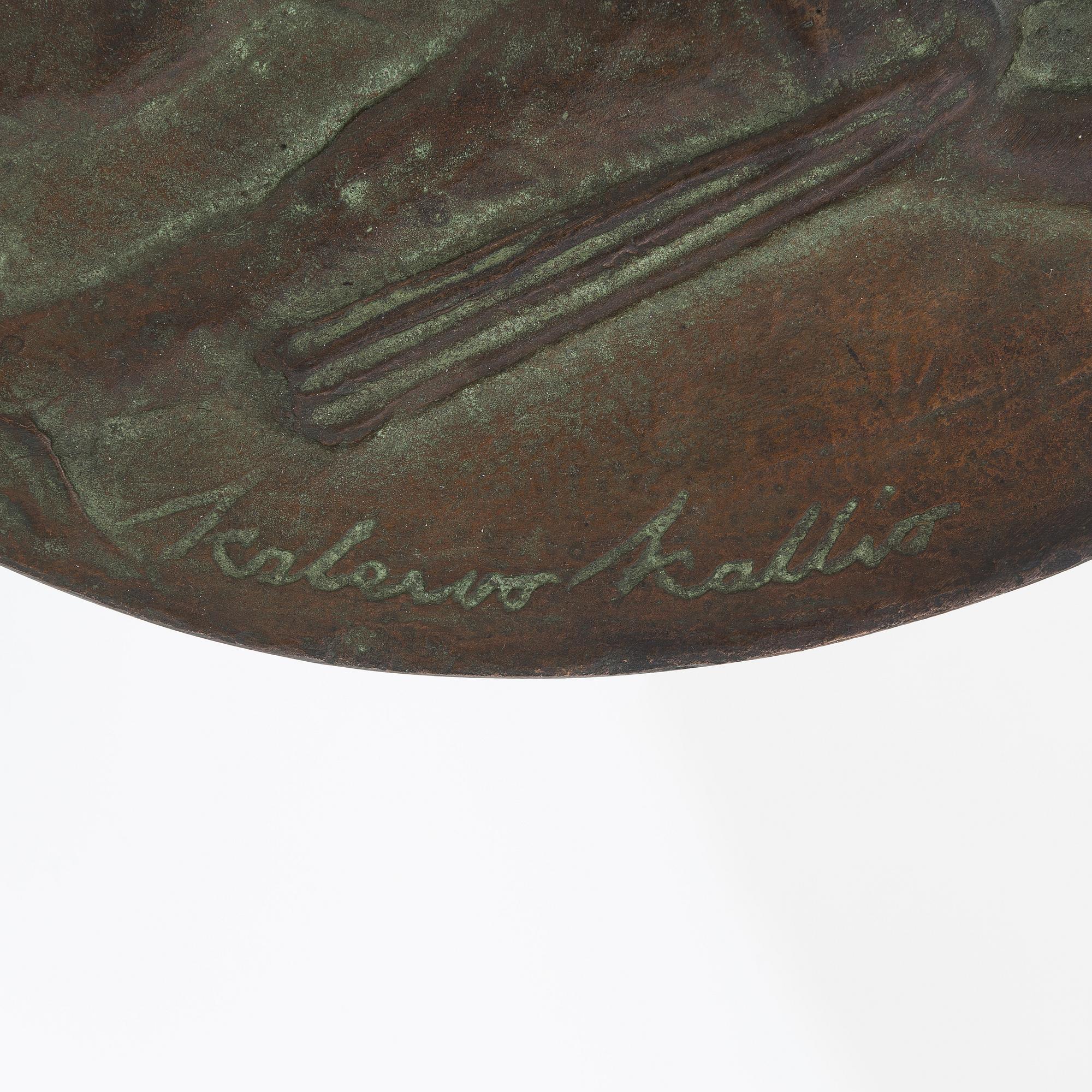 Kalervo Kallio, pronssireliefi, signeerattu.