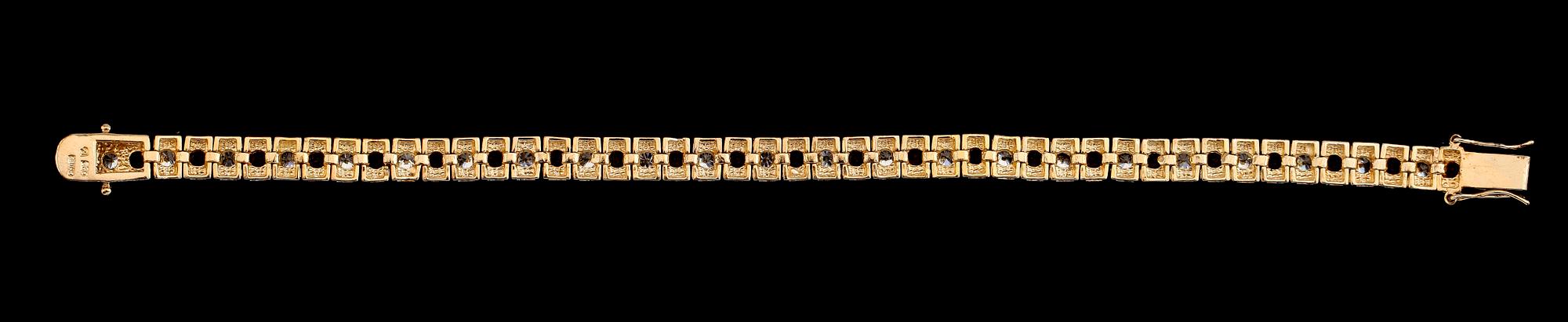 ARMBAND, förgyllt sterlingsilver, granater tot ca 2.89 ct, vita topaser tot ca 2.89 ct.