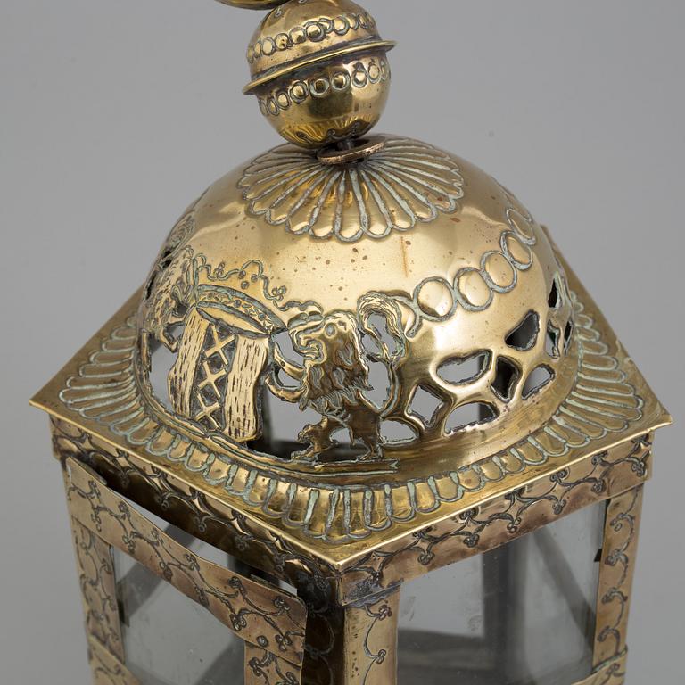 AN 18TH CENTURY BRASS LANTERN.