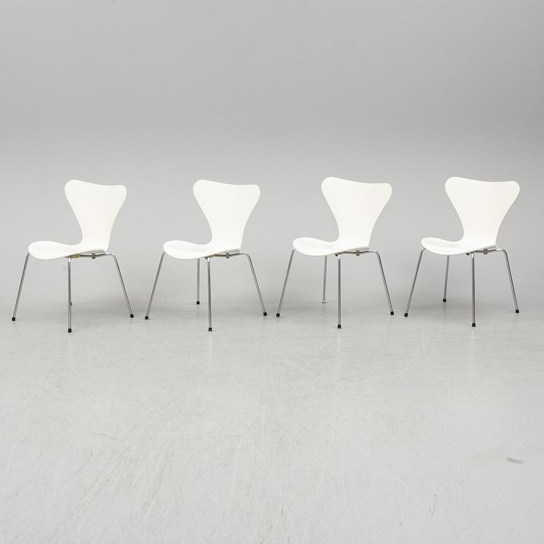 ARNE JACOBSEN, "Sjuan", 4 st, stolar, Fritz Hansen, Danmark 1995.