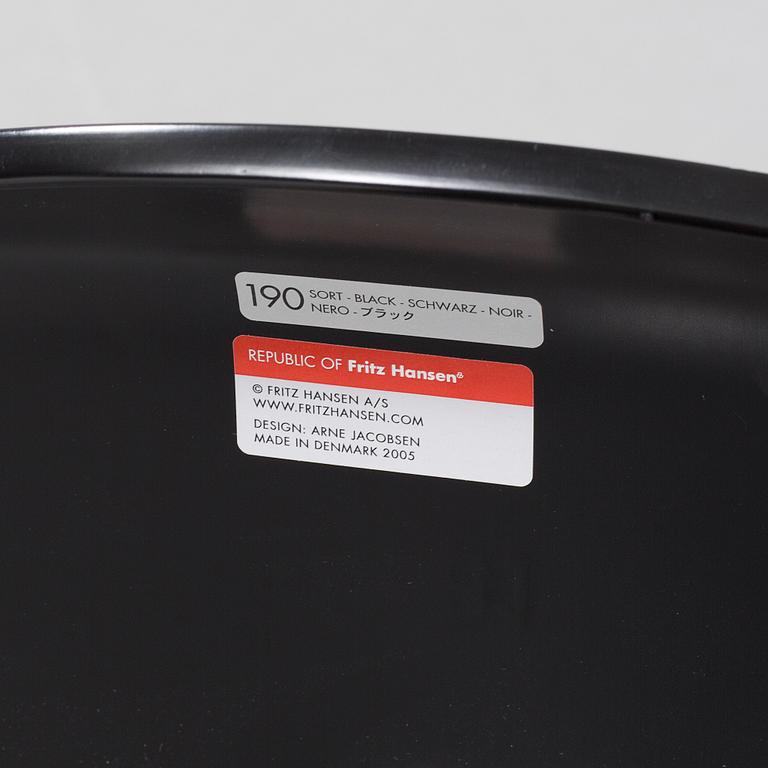 A desk chair by Arne Jacobsen for Fritz Hansen, model "Sjuan", 1992.