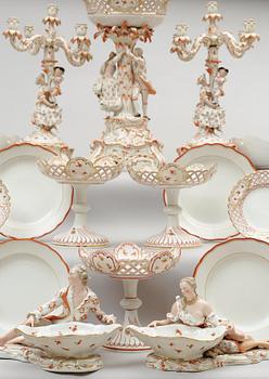 An extensive Meissen service, 19th Century. (150 pieces).