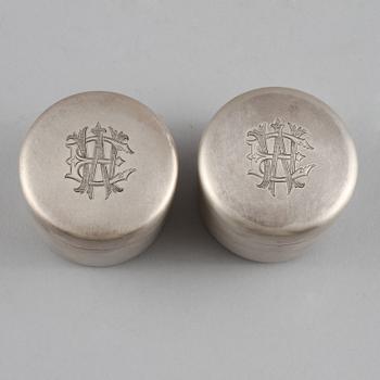 DOSOR, 2 st, silver Möllenborg, sekelskiftet 1800/1900 respektive 1901, vikt 120 g.