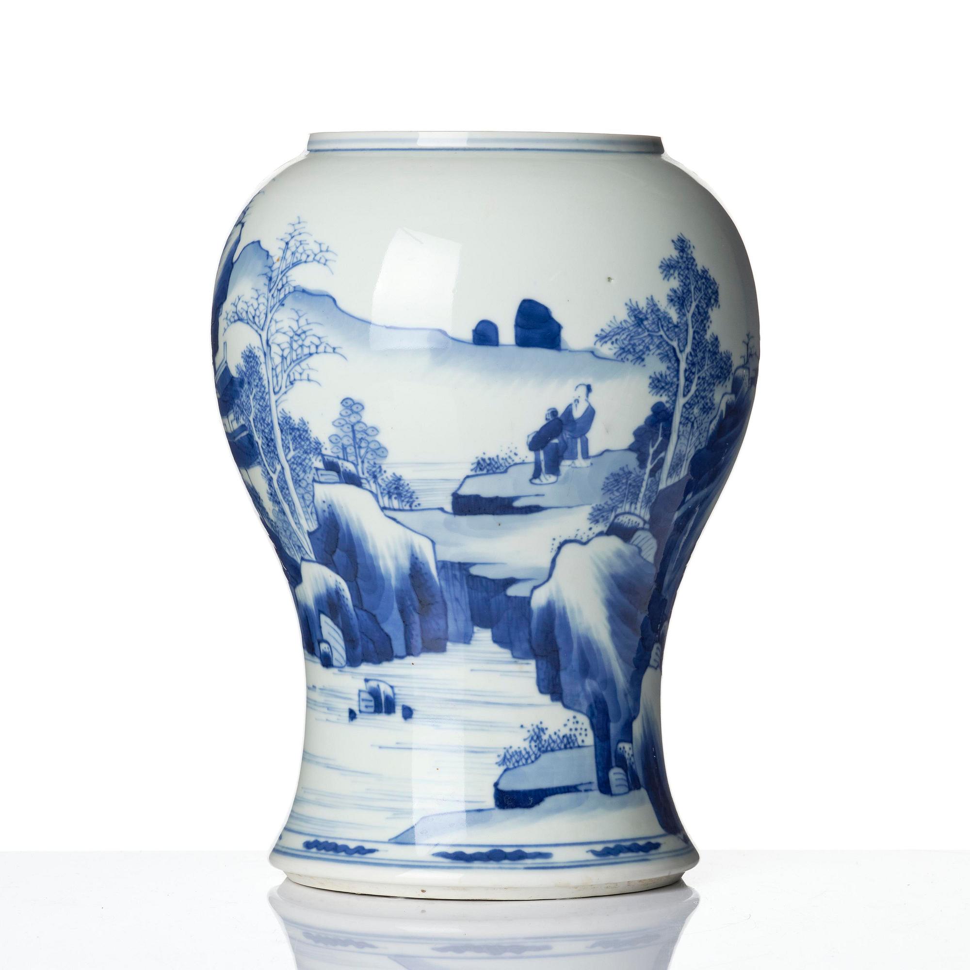 A blue and white vase, Qing dynasty, Kangxi (1662-1722).