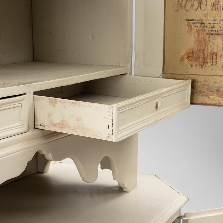 Skåp, omkring 1800.