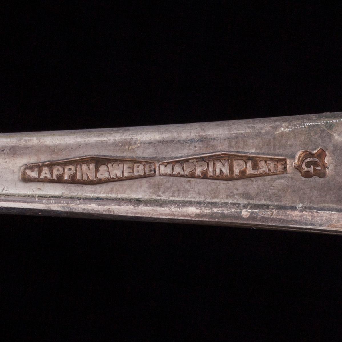 BESTICK, 35 delar, silver och nysilver, engelska, finska, ryska stämplar, 1845-1900-talets mitt. Total silvervikt 465 g.