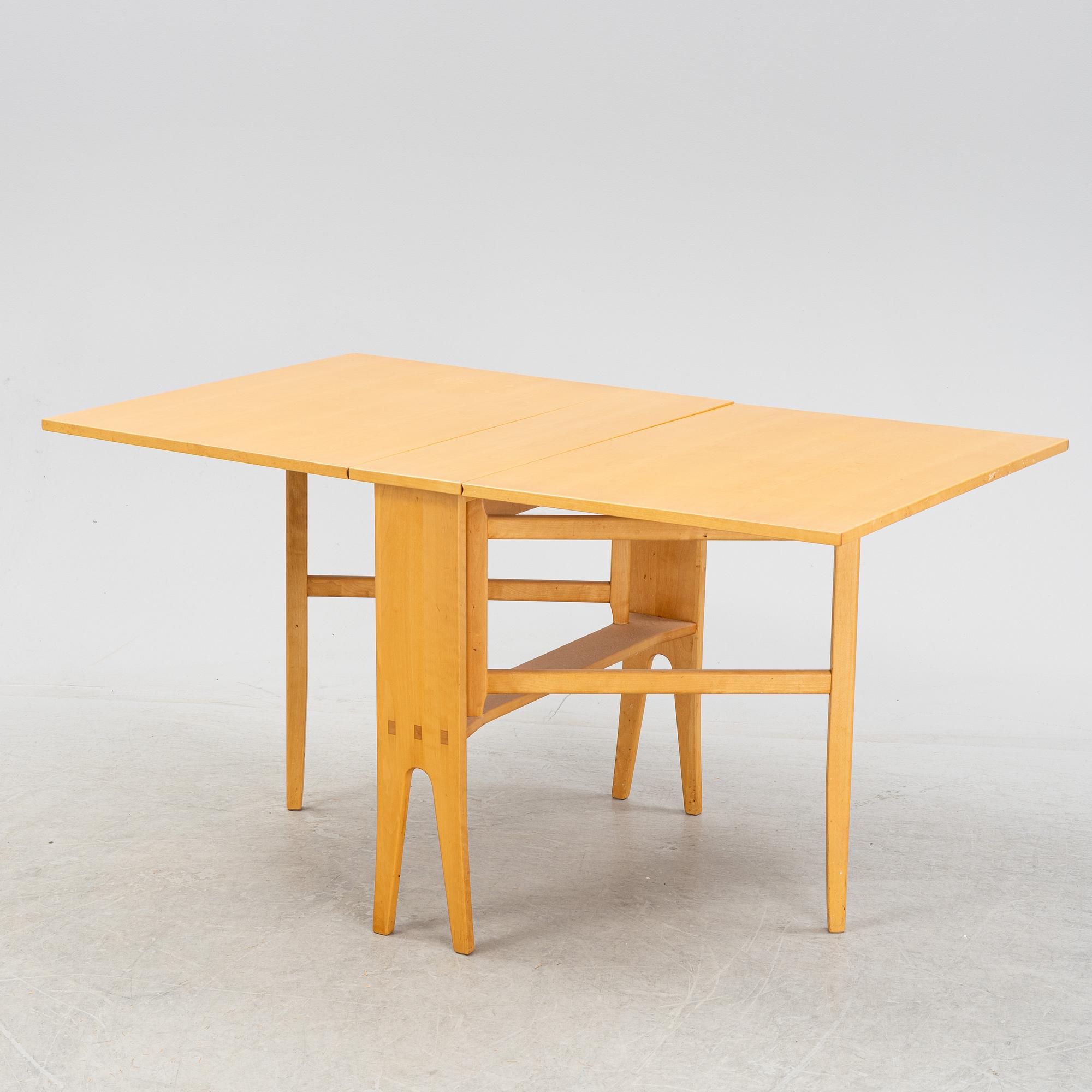 A 'Talavid' birch gate leg table by Carl Malmsten, end of the 20th Century.