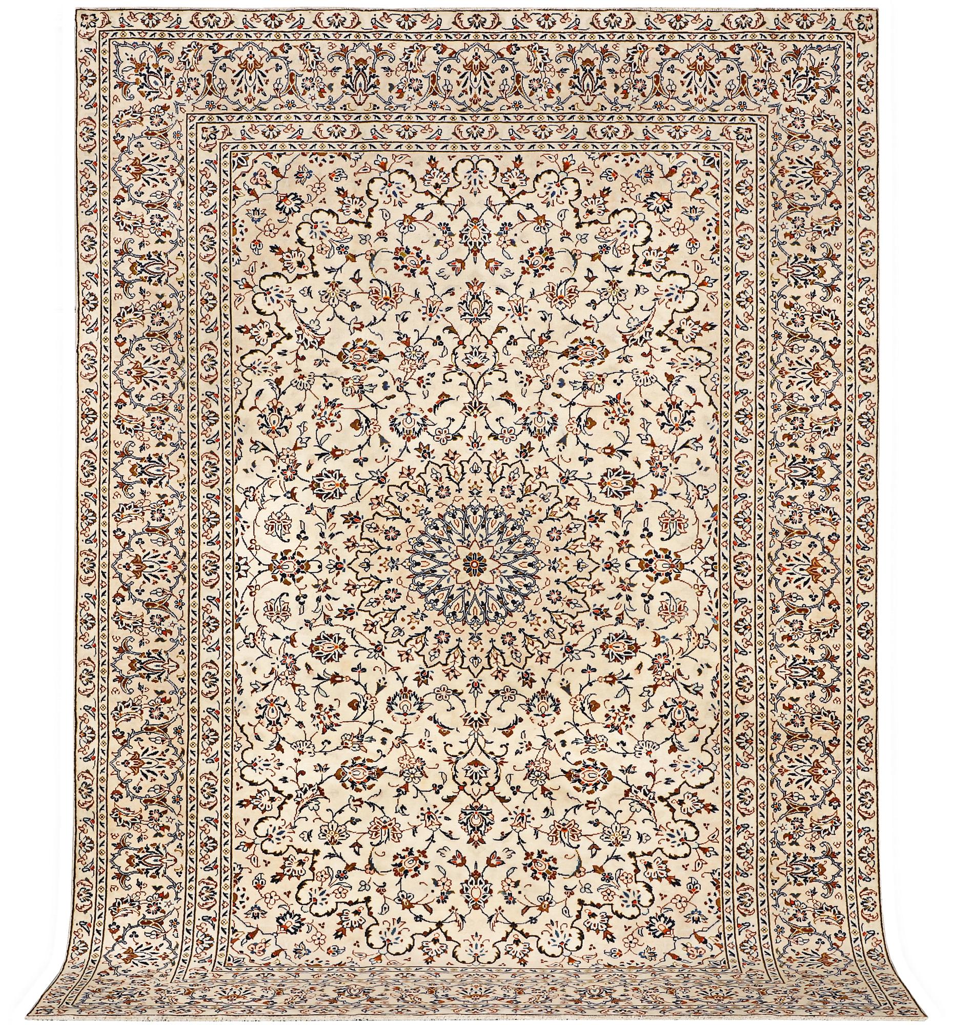 Matta, Keshan, ca 352 x 240 cm.