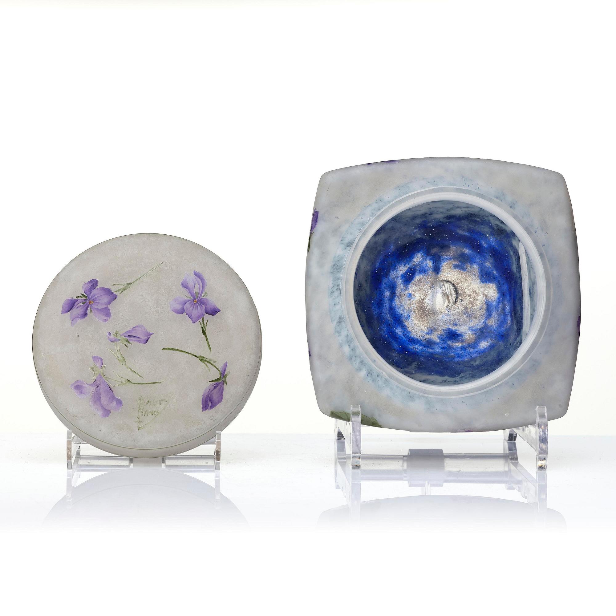 Daum Frères, an Art Nouveau cameo glass lidded bowl/bonbonnière, Nancy, France.
