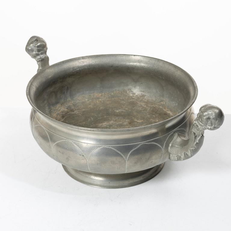 A bowl by Magnus Söderberg, Stockholm, 1749.